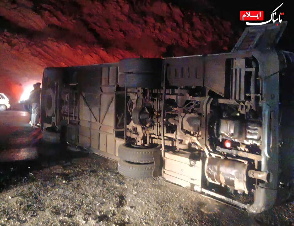 واژگونی اتوبوس در محور ایلام – سرابله / اعزام ۵ تیم عملیاتی هلال‌احمر