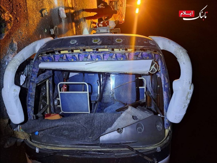 واژگونی اتوبوس در محور ایلام – سرابله / اعزام ۵ تیم عملیاتی هلال‌احمر