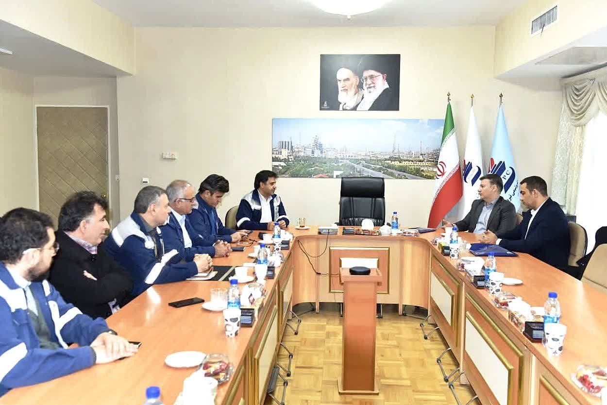 تقدیر مدیركل استاندارد آذربایجان شرقی از عملكرد پتروشیمی تبریز در جریان بازدید از این مجتمع تقدیر مدیركل استاندارد آذربایجان شرقی از عملكرد پتروشیمی تبریز در جریان بازدید از این مجتمع