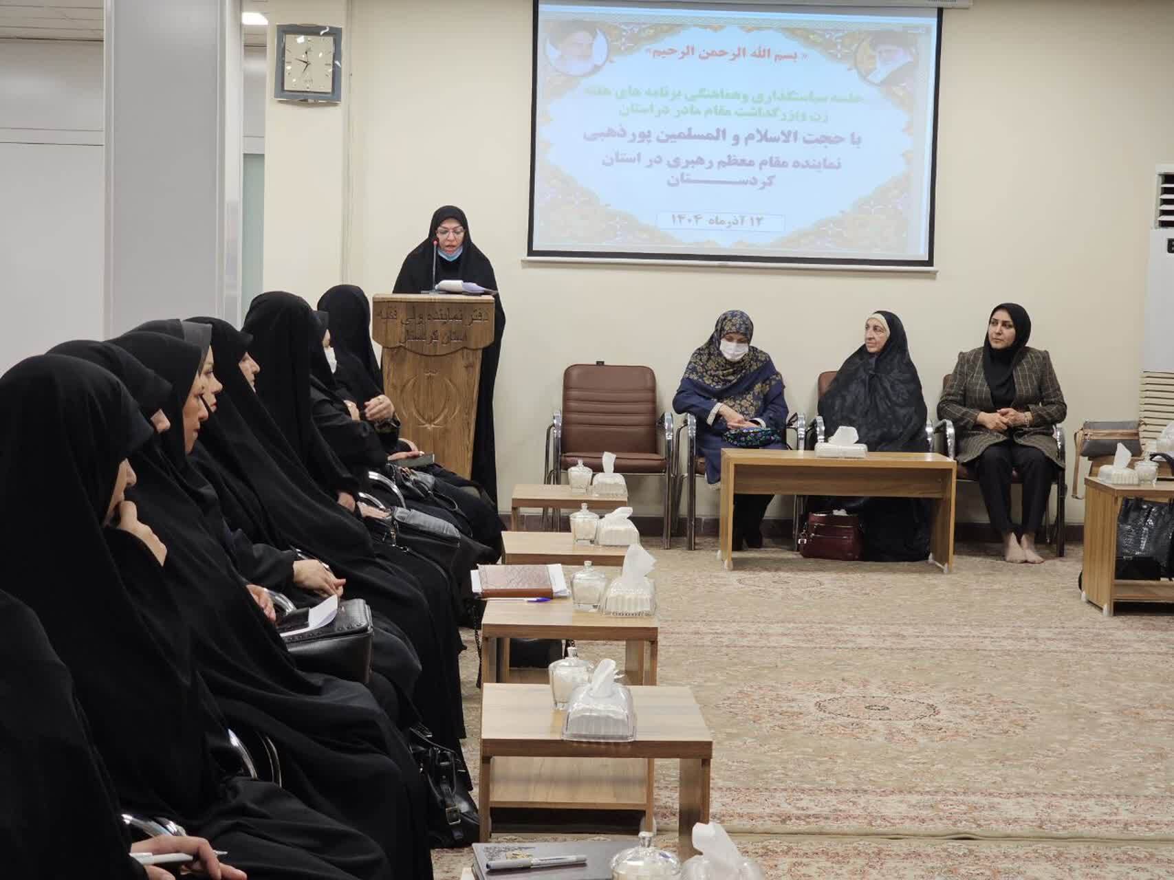 برنامههای هفته زن باید از شکل تشریفاتی فاصله بگیرد برنامههای هفته زن باید از شکل تشریفاتی فاصله بگیرد