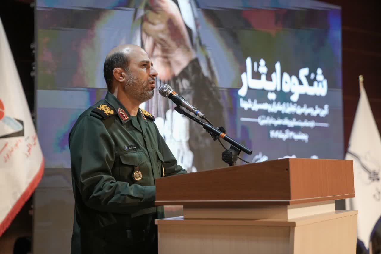 شهدا نگذاشتند خنجری بر پیکر انقلاب فرود آید شهدا نگذاشتند خنجری بر پیکر انقلاب فرود آید