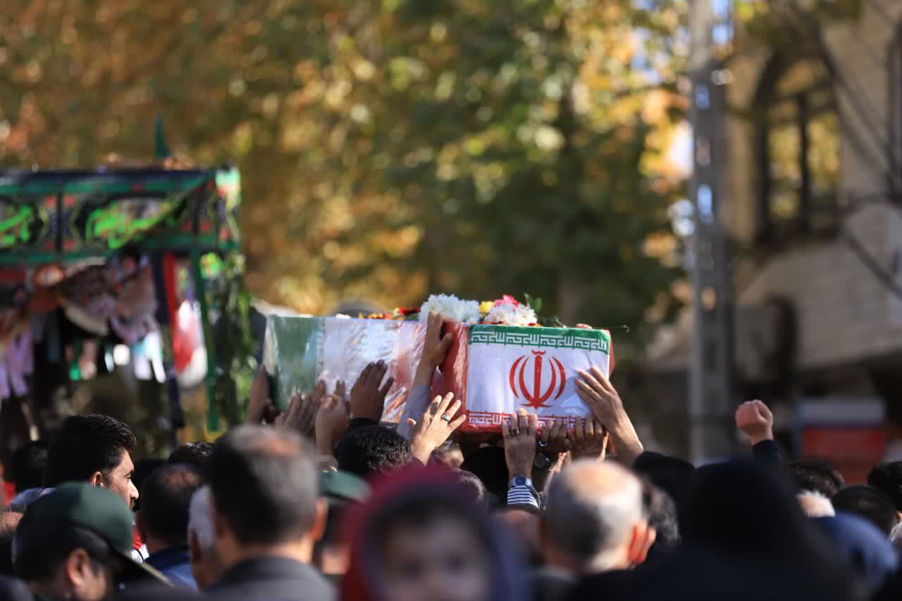 در سوگ مادر، لرستان برای فرزندان گمنامش مادری کرد در سوگ مادر، لرستان برای فرزندان گمنامش مادری کرد